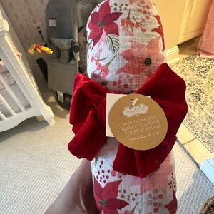 Mud Pie Holiday Muslin Blanket - Red and White Floral